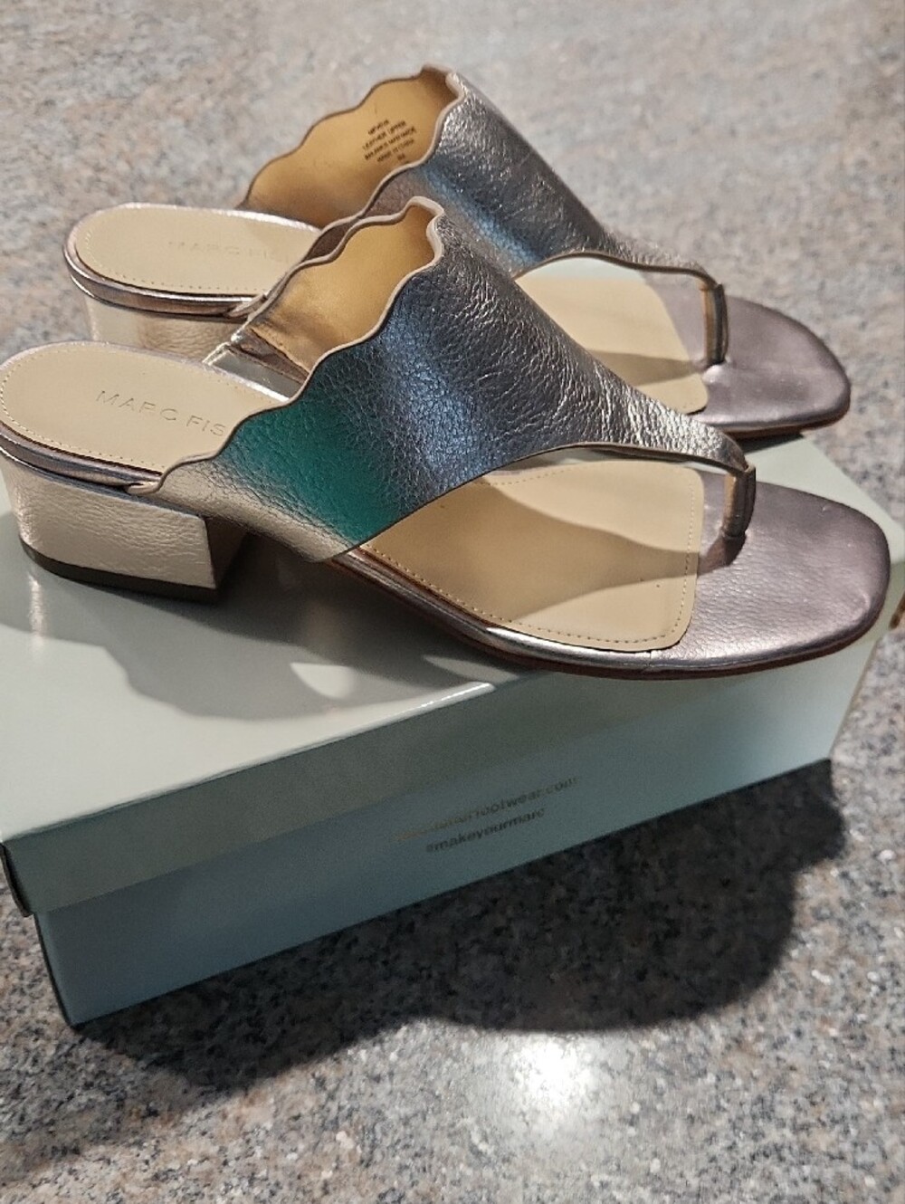 Marc Fisher Bronze Gold Scalloped Thong Sandals Size 9 - Picture 2 of 9